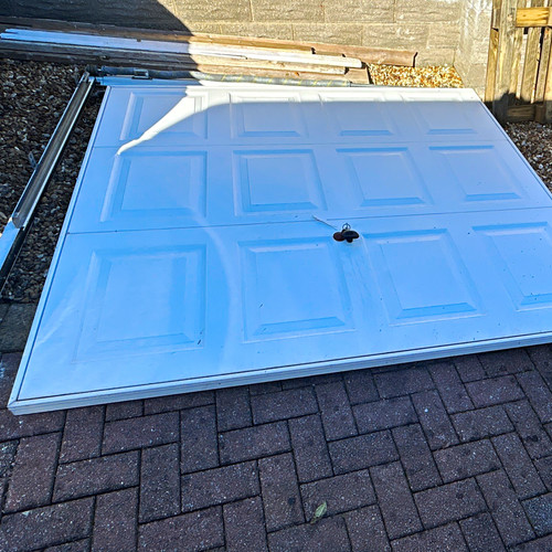White single tilt garage - single, tilt-up