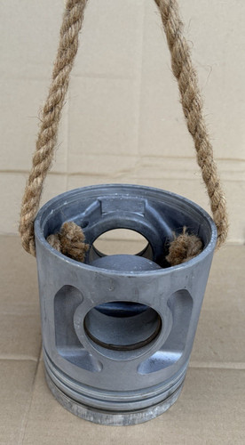 Large engine piston - piston, stop
